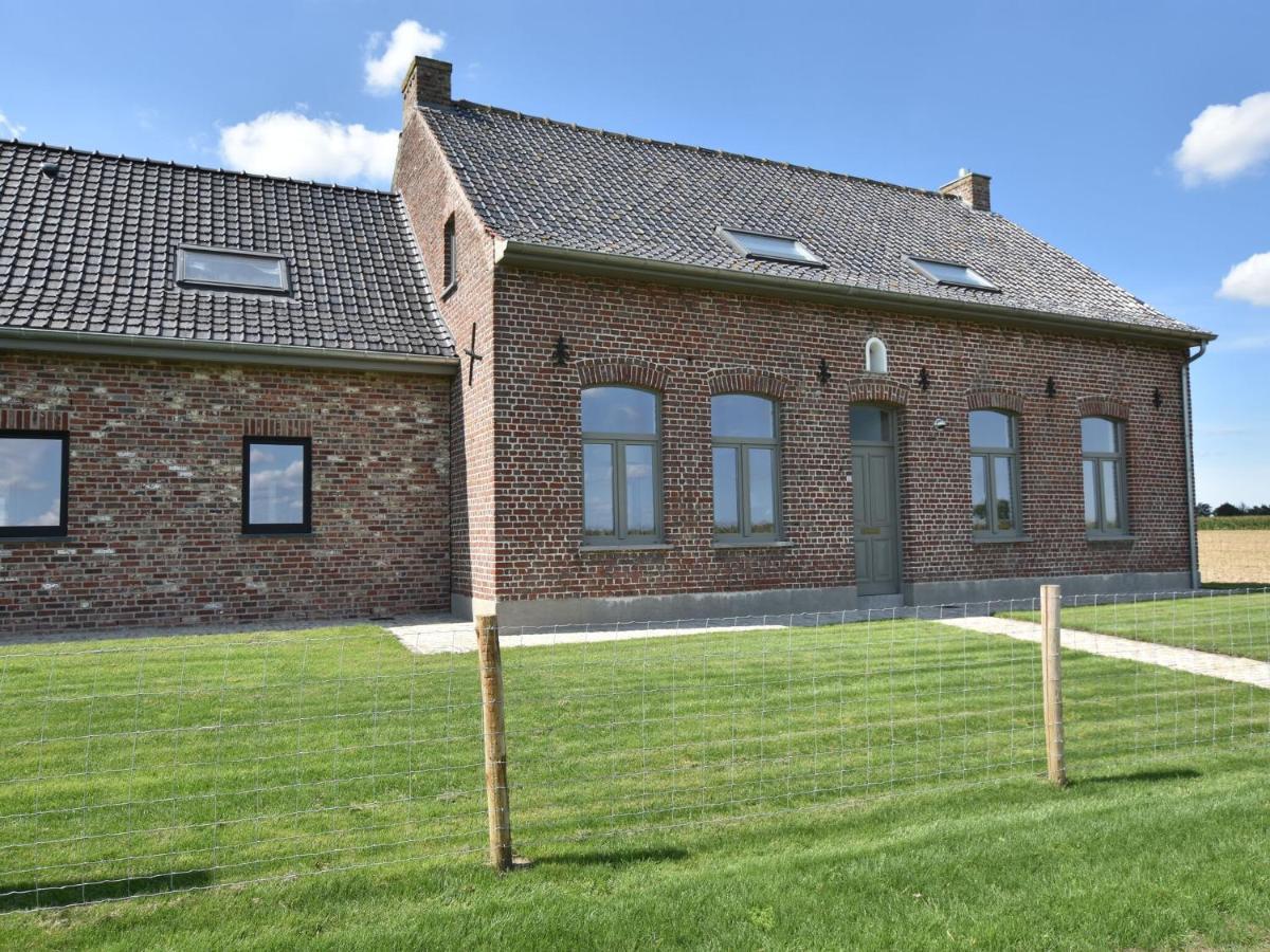 Spacious Holiday Home With Pond In Poperinge Roesbrugge-Haringe Dış mekan fotoğraf