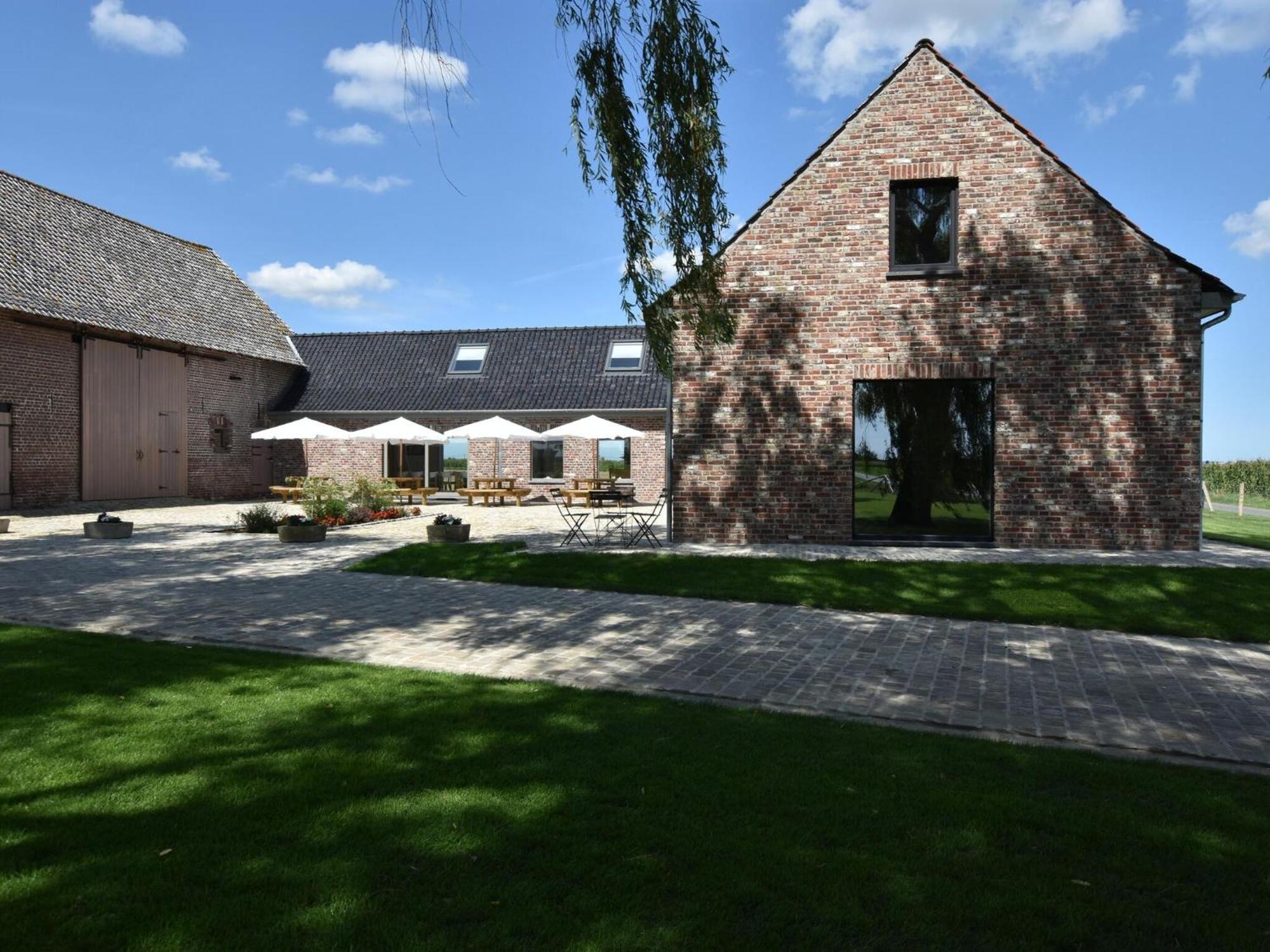 Spacious Holiday Home With Pond In Poperinge Roesbrugge-Haringe Dış mekan fotoğraf