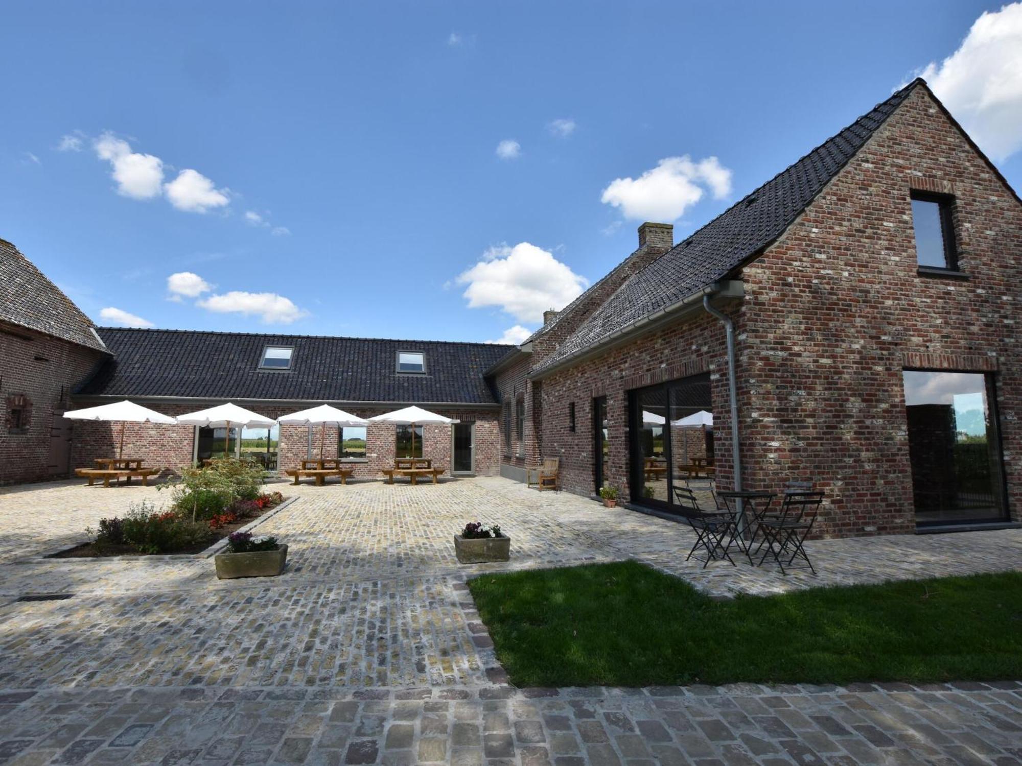 Spacious Holiday Home With Pond In Poperinge Roesbrugge-Haringe Dış mekan fotoğraf