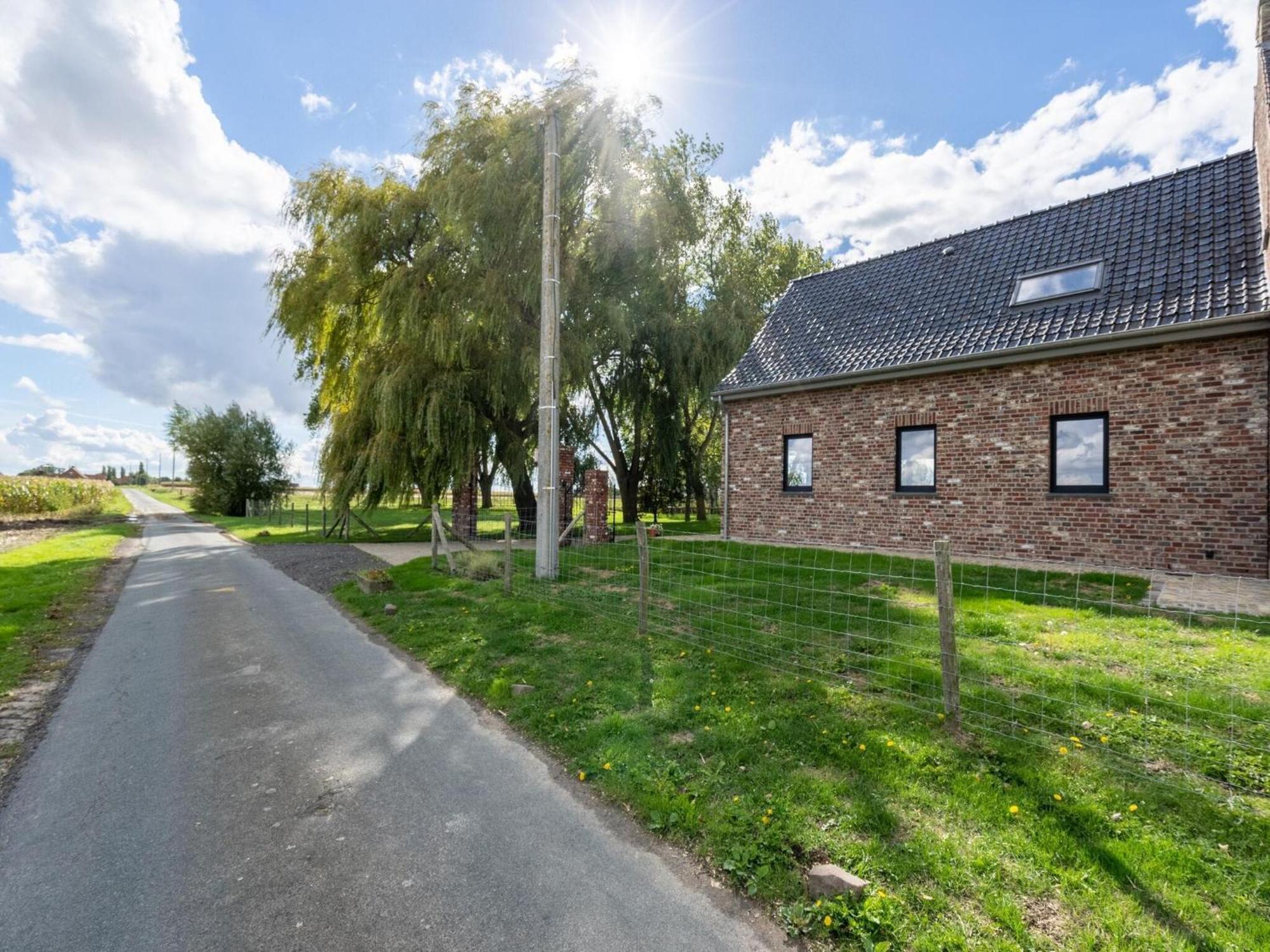 Spacious Holiday Home With Pond In Poperinge Roesbrugge-Haringe Dış mekan fotoğraf