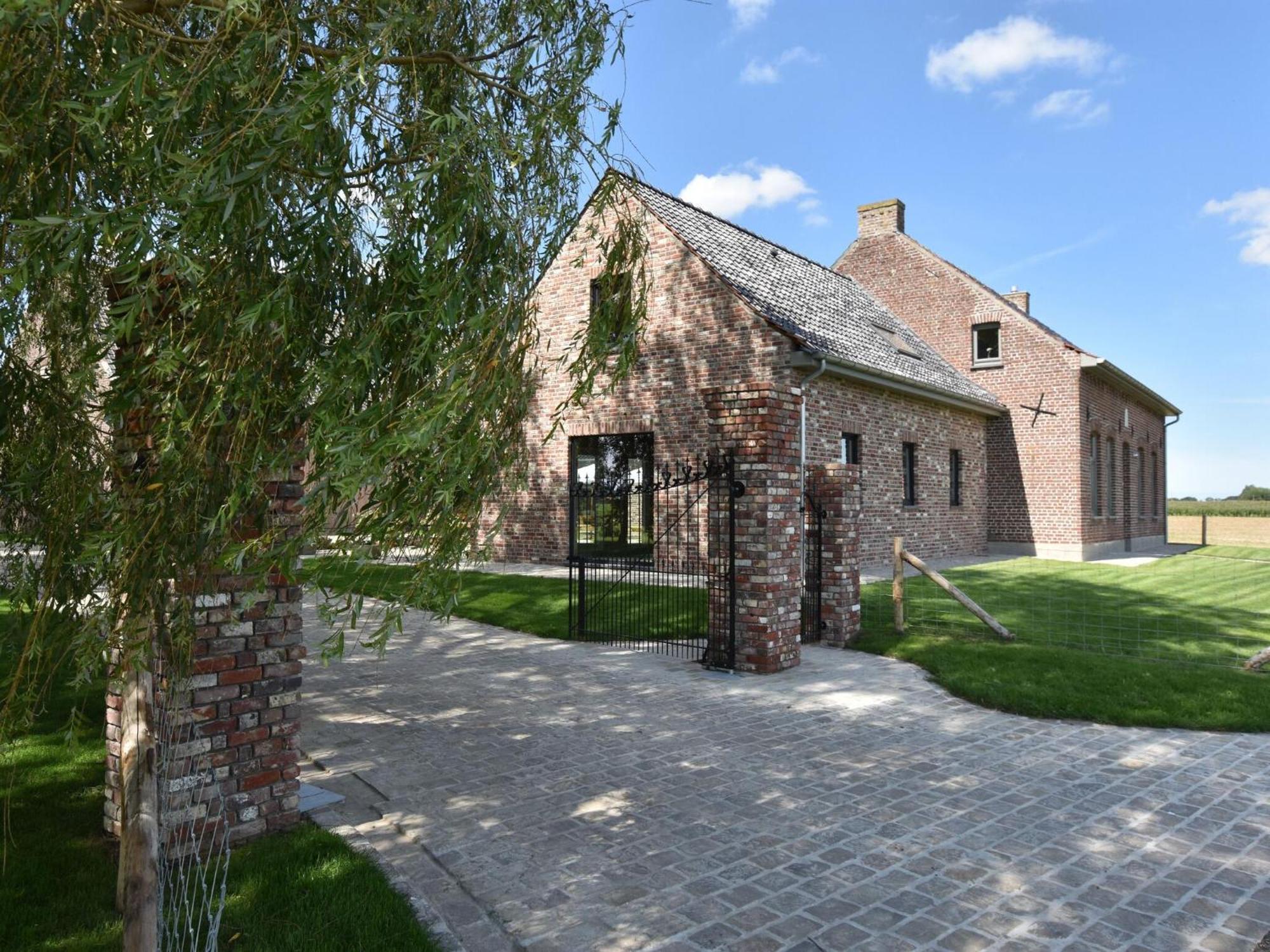 Spacious Holiday Home With Pond In Poperinge Roesbrugge-Haringe Dış mekan fotoğraf