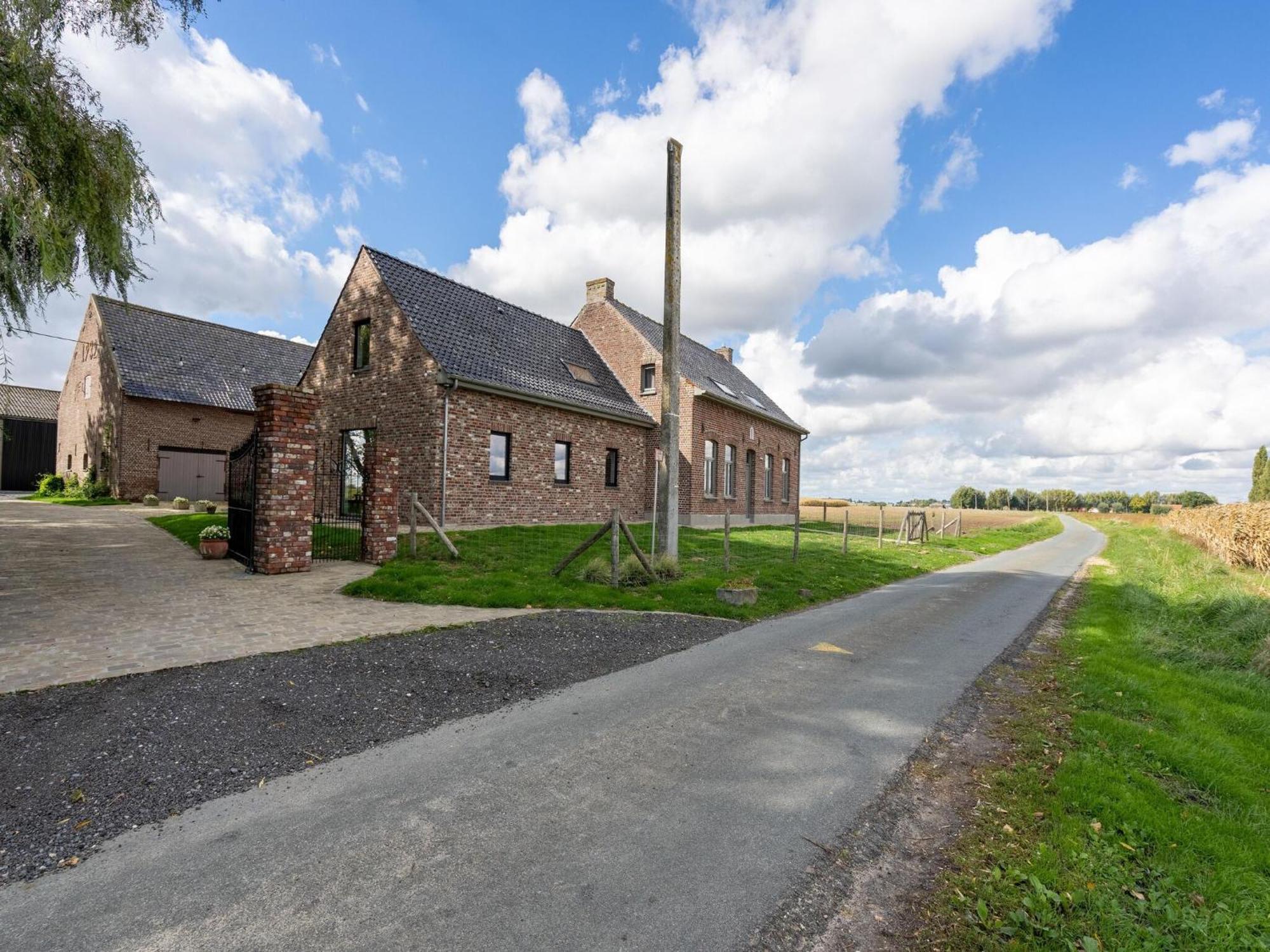 Spacious Holiday Home With Pond In Poperinge Roesbrugge-Haringe Dış mekan fotoğraf