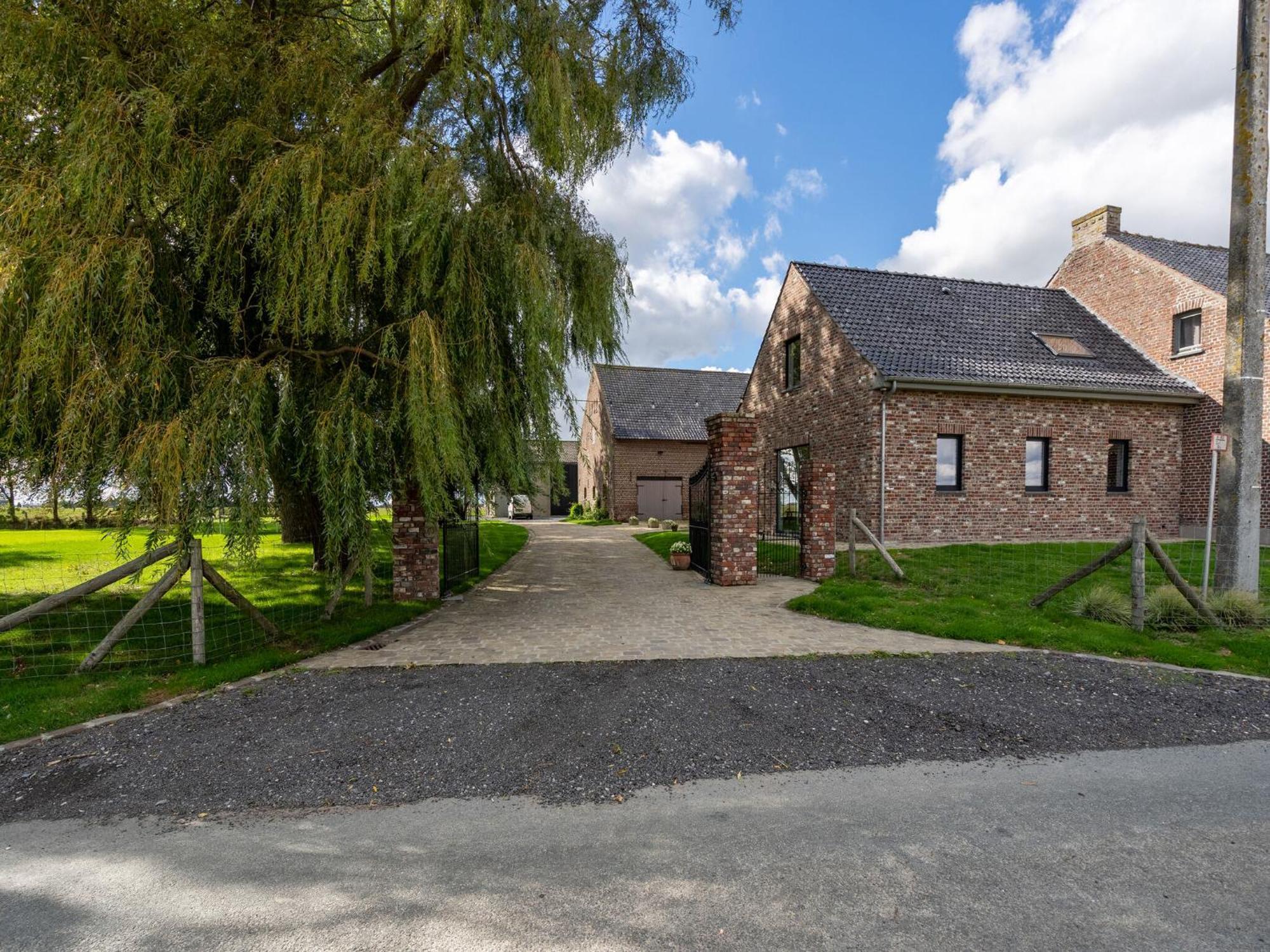 Spacious Holiday Home With Pond In Poperinge Roesbrugge-Haringe Dış mekan fotoğraf