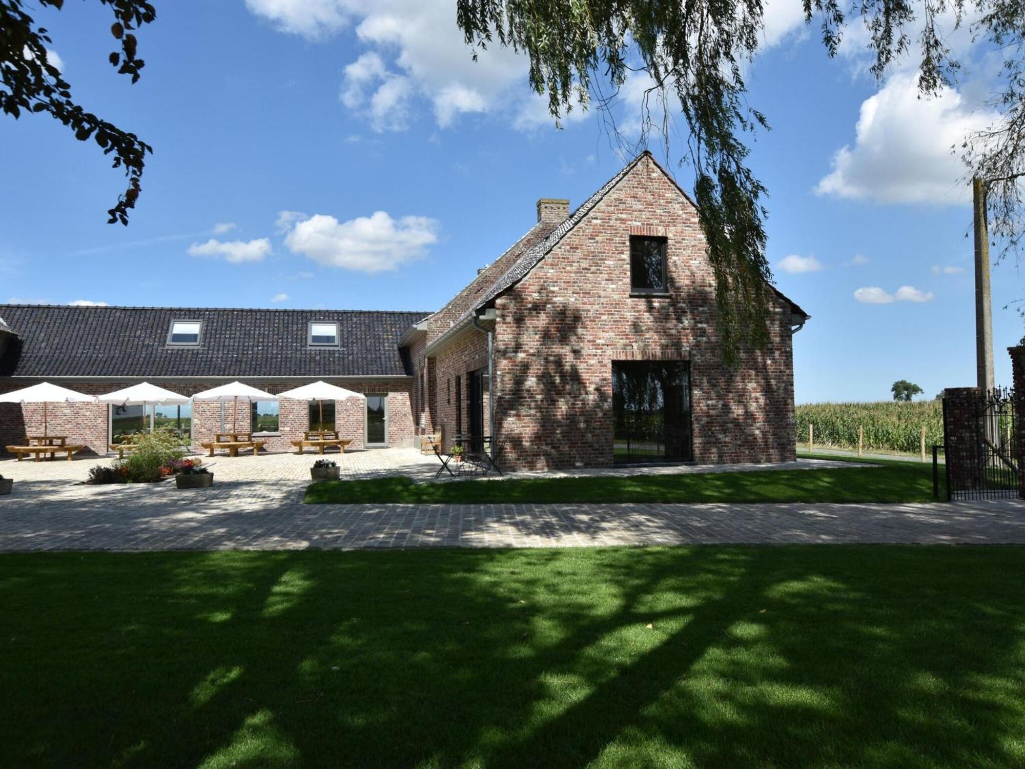 Spacious Holiday Home With Pond In Poperinge Roesbrugge-Haringe Dış mekan fotoğraf