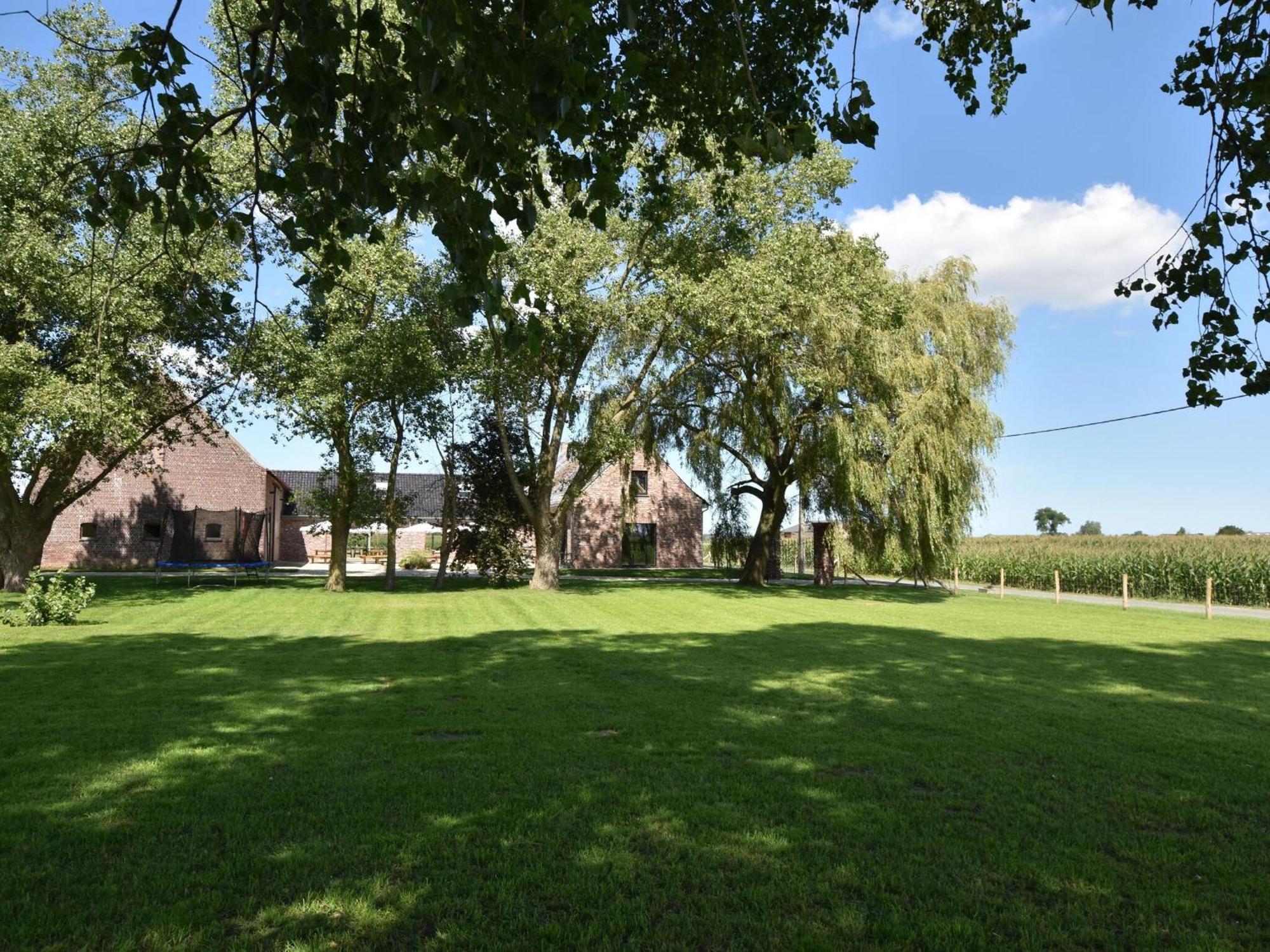 Spacious Holiday Home With Pond In Poperinge Roesbrugge-Haringe Dış mekan fotoğraf